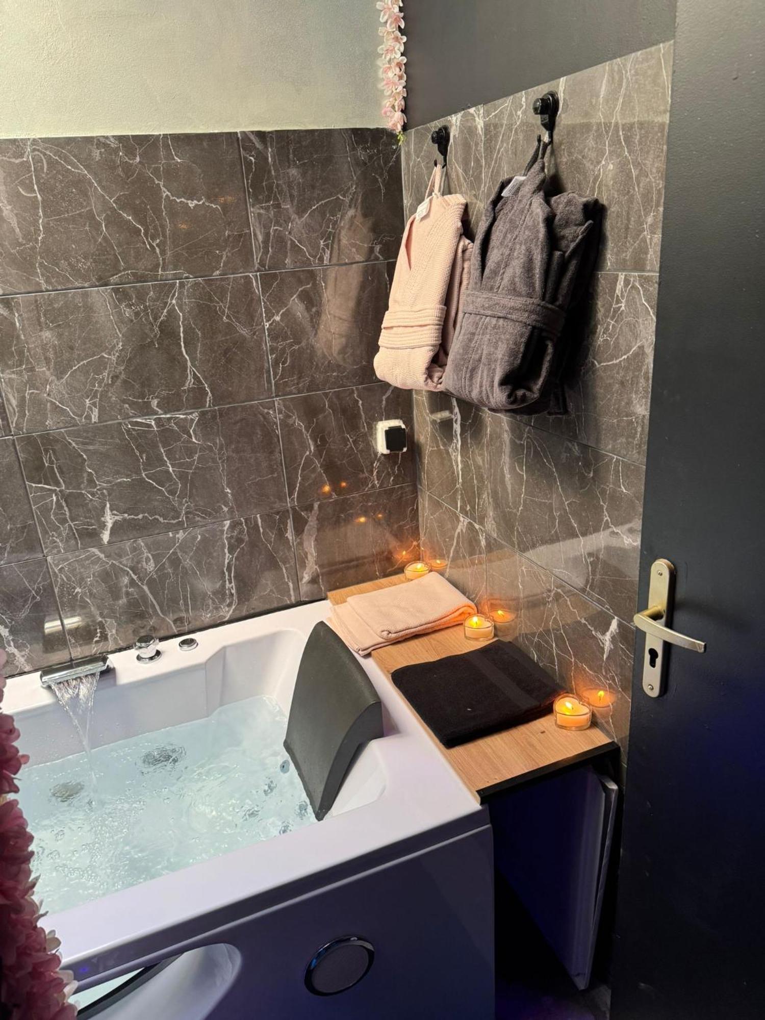 Love Room Spa Jacuzzi 리옹 외부 사진